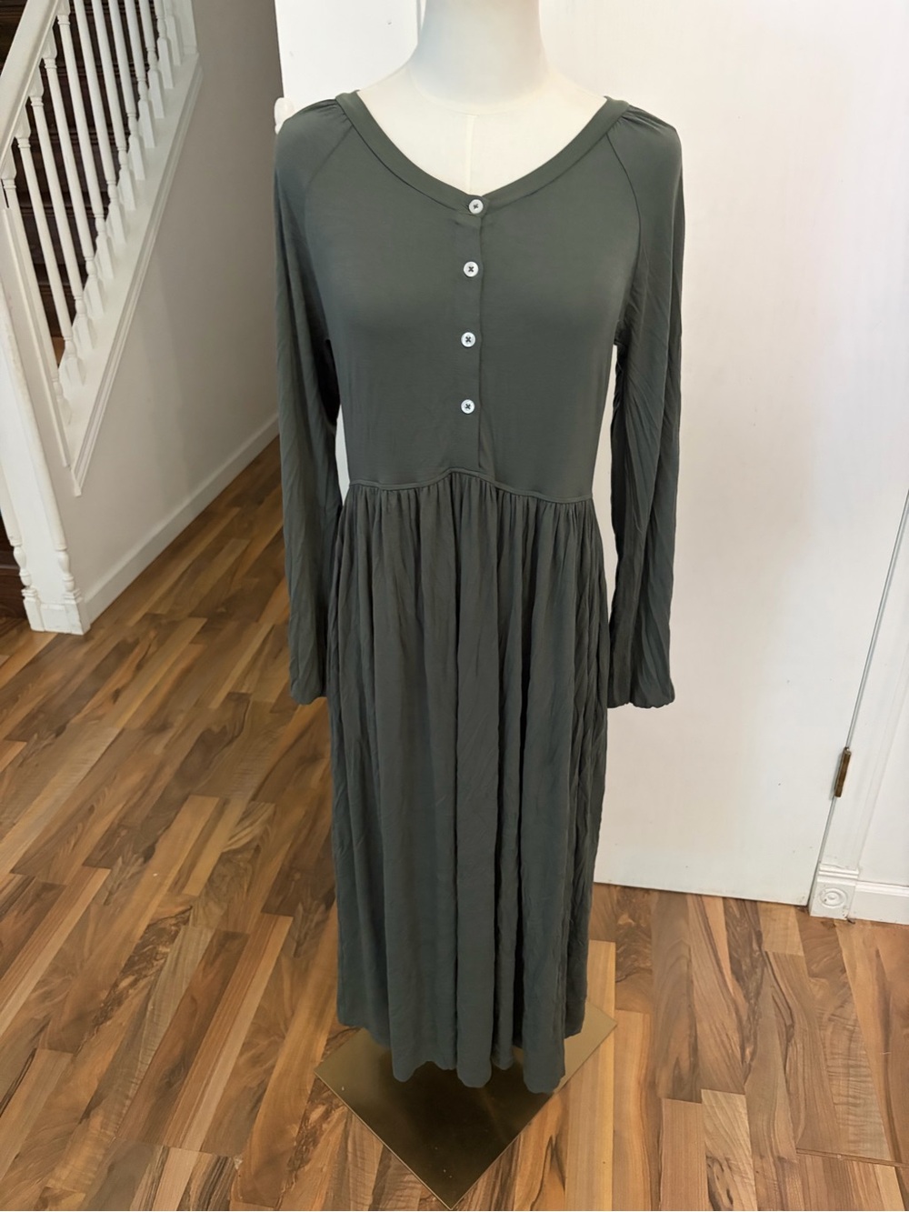 kate quinn Bamboo Olive-Green Long Sleeve Midi Button-Front Dress, Medium, NWT